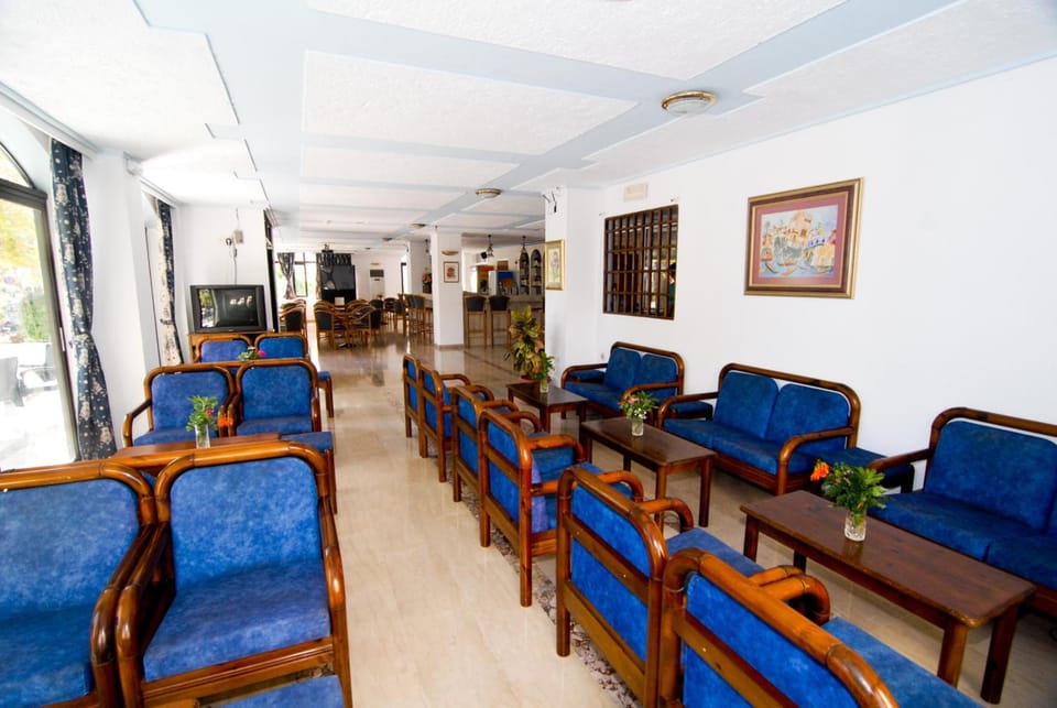 Shared lounge/TV area