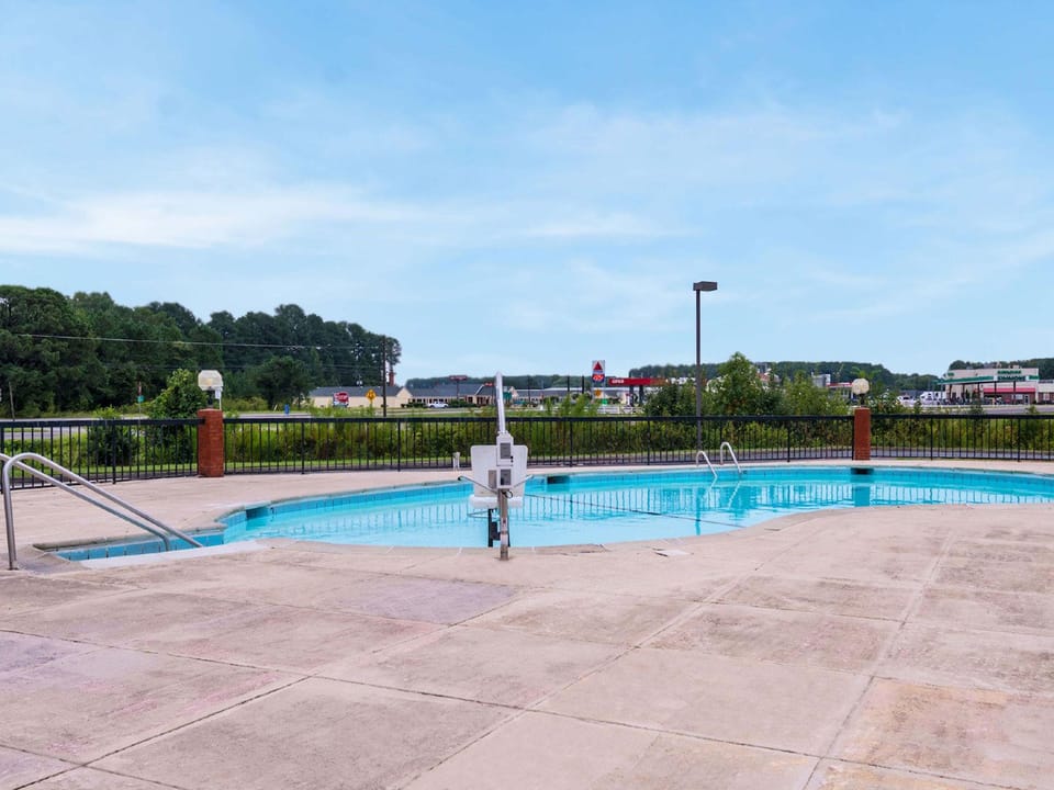 Studios and Suites 4 Less Emporia Hotel in Virginia