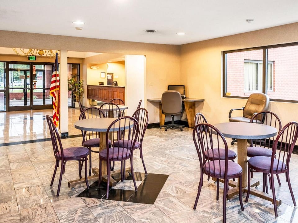 Studios and Suites 4 Less Emporia Hotel in Virginia