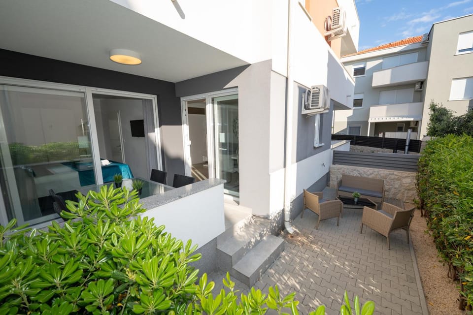 Relax Apartments Hotel in Novalja