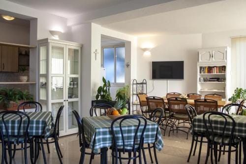 Apartments and rooms by the sea Baska Voda, Makarska - 2578 Hotel in Brela