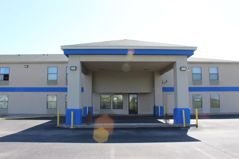 Super 8 by Wyndham Chenoa Hotel in Illinois