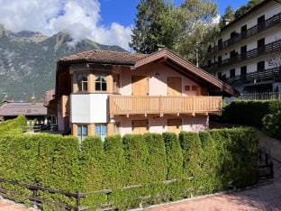Trilocale di charme, Giustino Hotel in Pinzolo