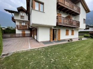 Quadrilocale piano terra, Pinzolo Hotel in Pinzolo