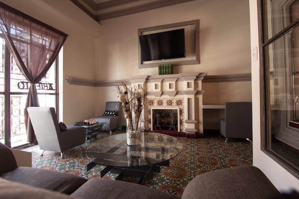 Shared lounge/TV area