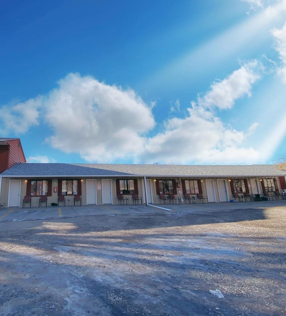 Roundtop Mountain Vista - Cabins and Motel Hotel in Thermopolis