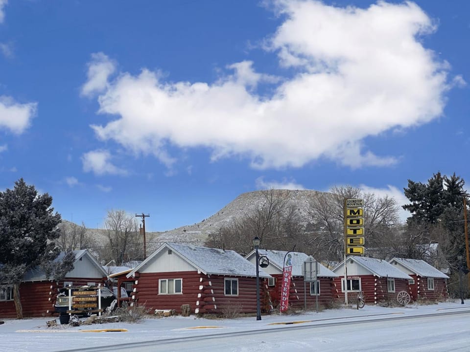 Roundtop Mountain Vista - Cabins and Motel Hotel in Thermopolis