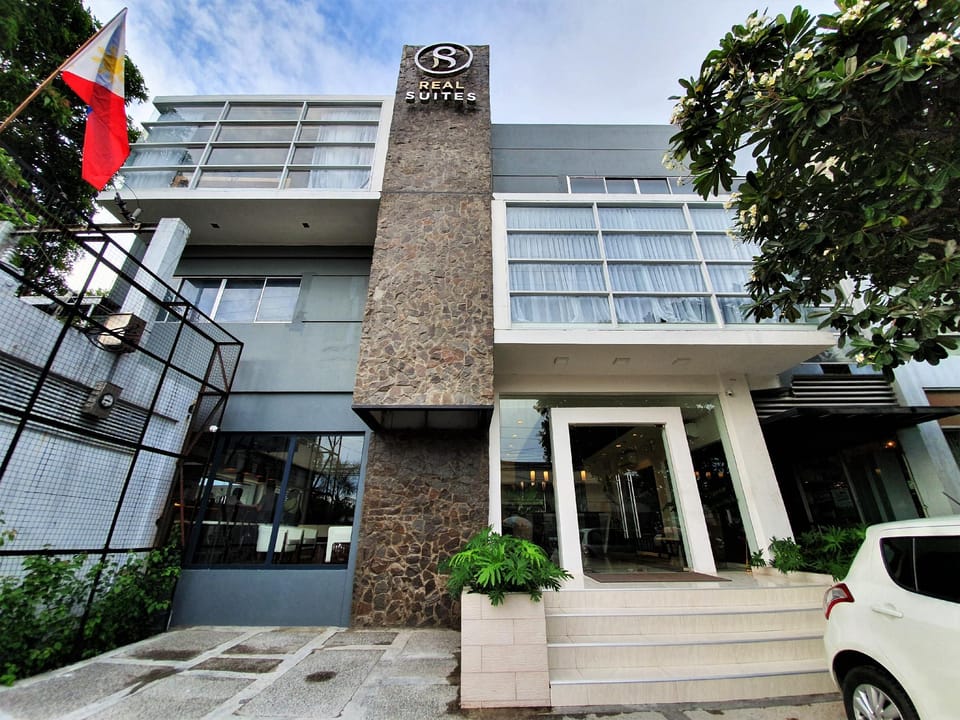 Real Suites Hotel in Bacolod