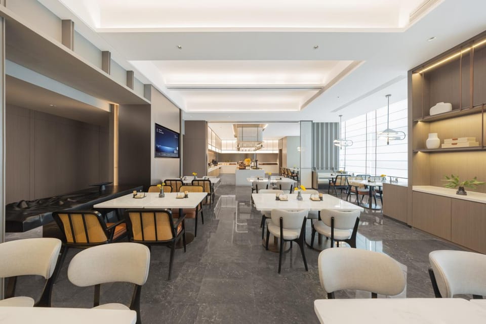 Atour Hotel Kunming Guandu Longhu Times Financial Center Hotel in China