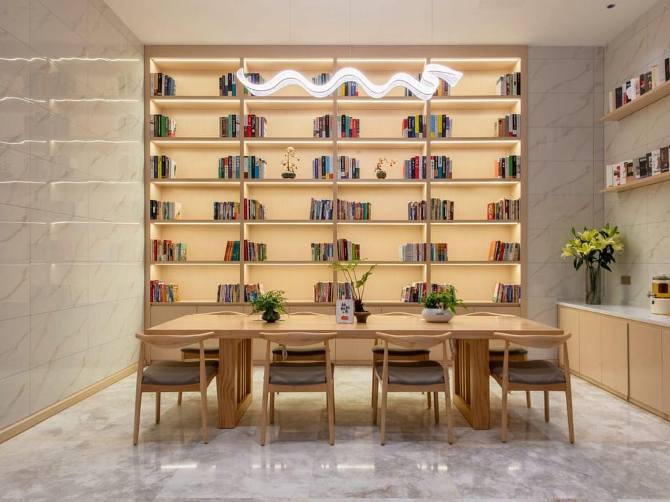Lavande Hotels·Shenzhen North Railway Station Longhua Yicheng Center Hotel in Shenzhen