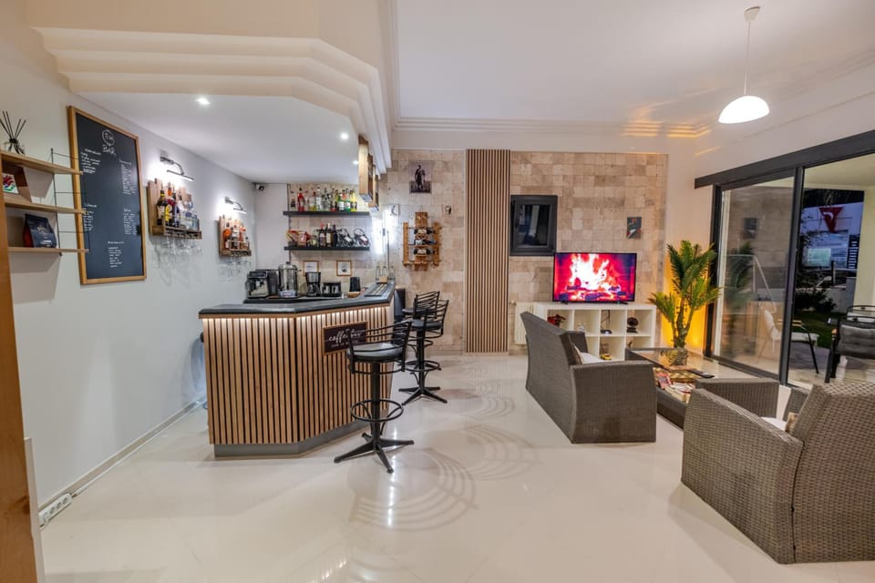 Shared lounge/TV area