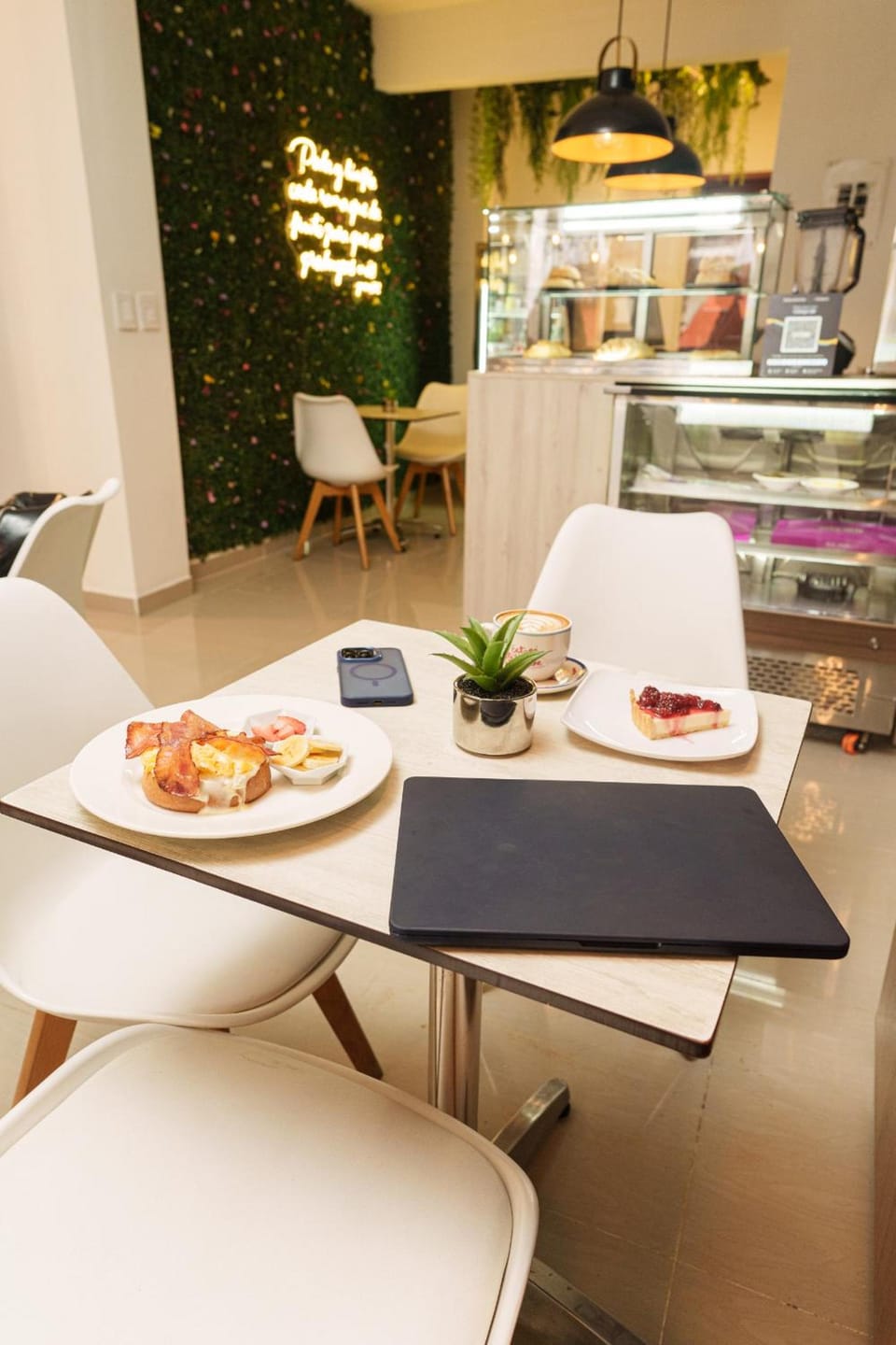 Hotel On By Zenya Host Hotel in Cali