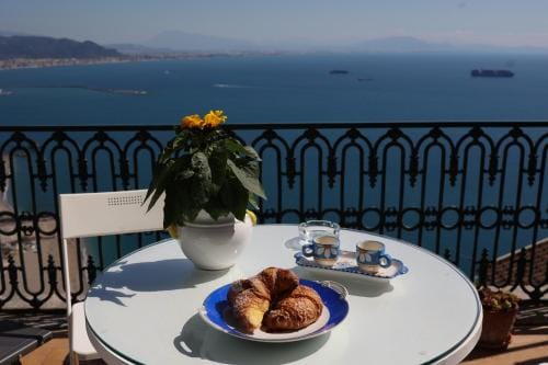 La Tua Terrazza in Costiera Hotel in Campania