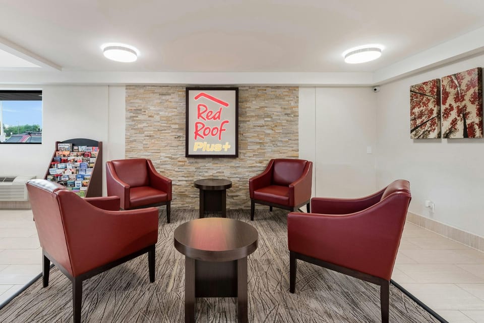 Red Roof PLUS+ Columbus - Worthington Hotel in Ohio