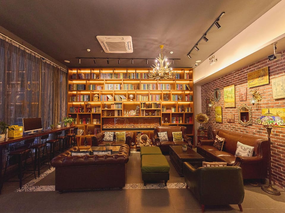 James Joyce Coffetel·Kaifeng Drum Tower Hotel in China
