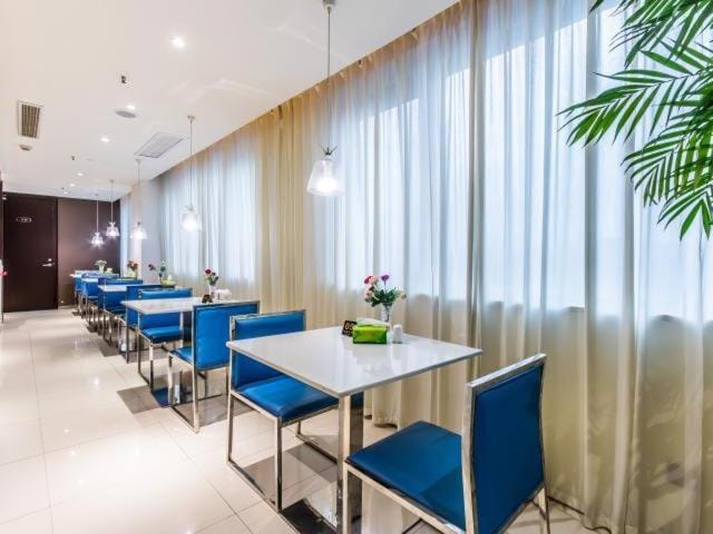 Jinjiang Inn Select Hangzhou Binjiang University City Puyan Metro Station Hotel in Hangzhou