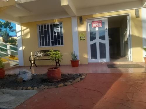 Xterra Palm Guest House Hotel in Hopkins
