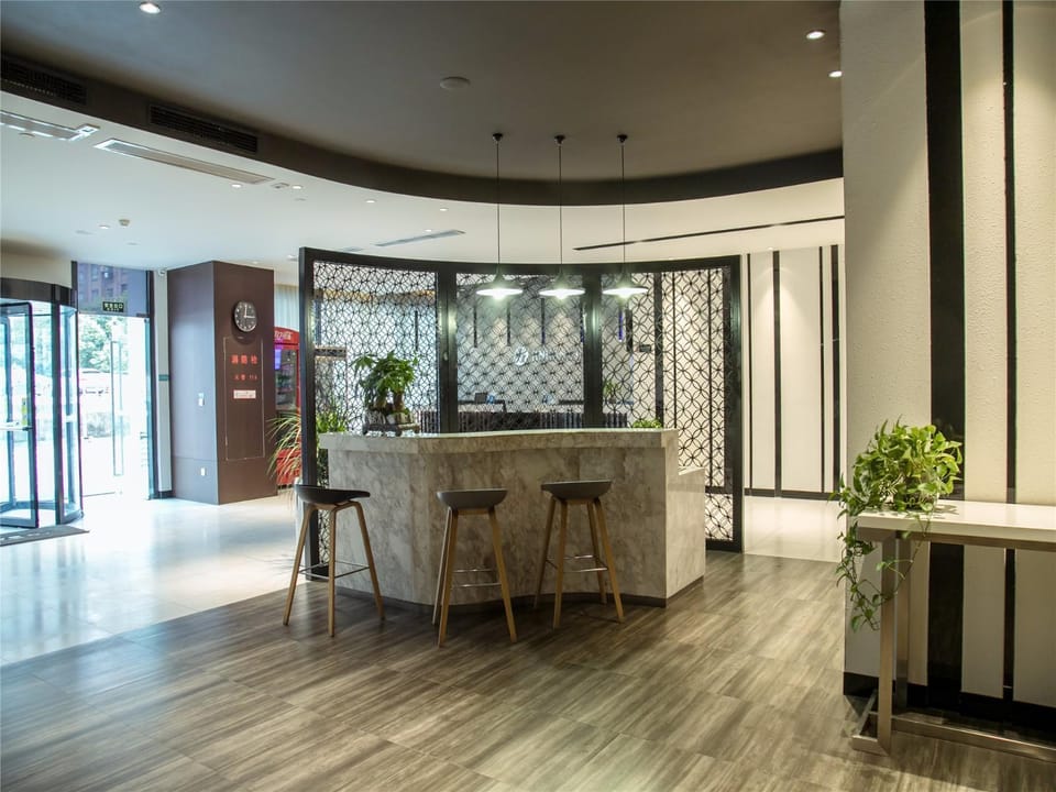 Jinjiang Inn Select Hangzhou Qiaosinan Metro Station New Sijiqing Hotel in Hangzhou