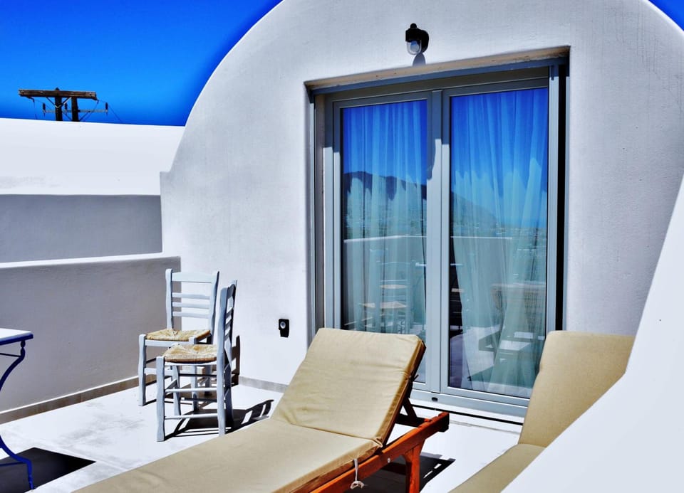 Lovely Hot-L Hotel in Santorini