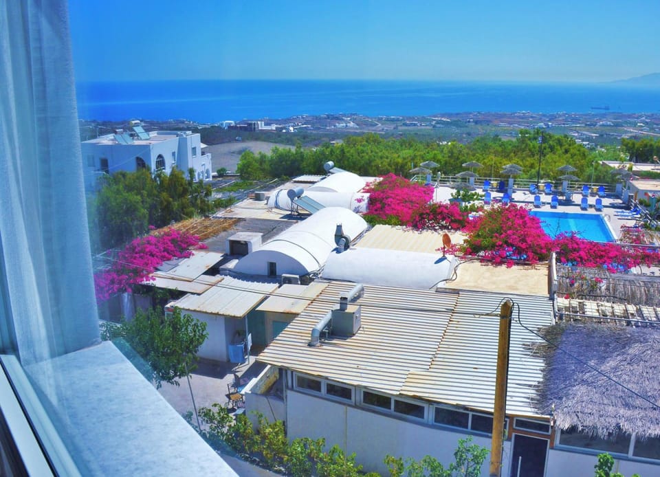 Lovely Hot-L Hotel in Santorini