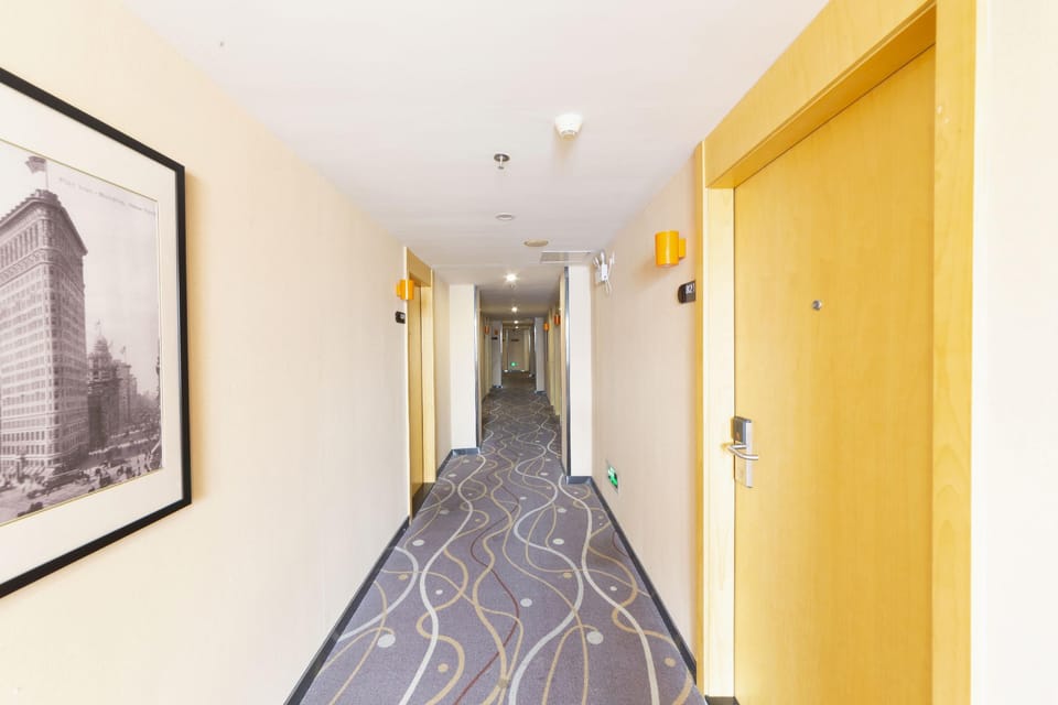 7 Days Premium Guangzhou Shangxiajiu Chenjiaci Metro Station Hotel in Guangzhou