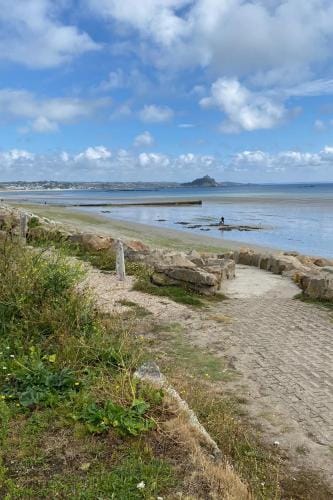 Stamping Cottage near Isles of Scilly Park and Ride Hotel in England