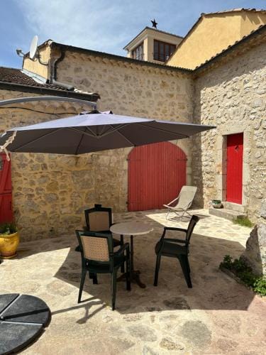Chambres privees - Maison d hotes Piot - Pennes-Le-Sec Drome Hotel in Provence-Alpes-Côte d'Azur