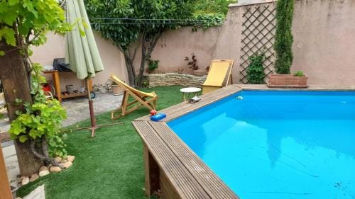 Tramontane chambre salon et piscine Hotel in Provence-Alpes-Côte d'Azur