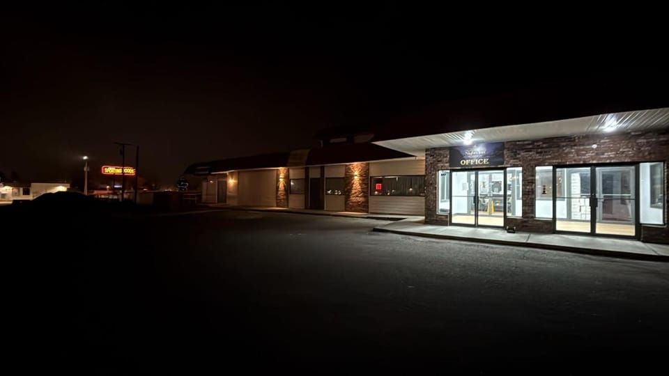 Nights Inn Hotel in 100 Mile House