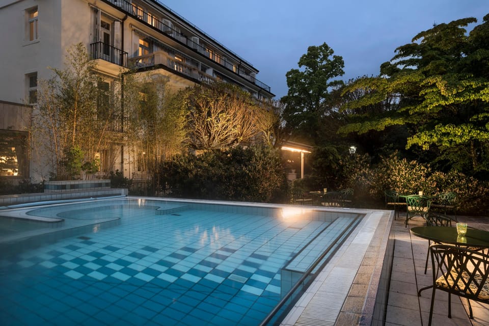 Swimming pool