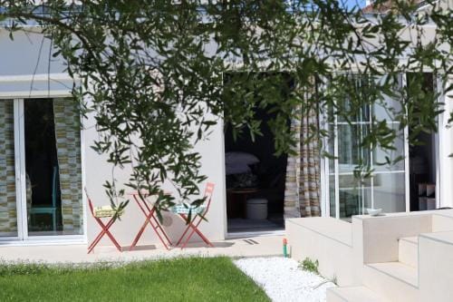 Suite Jacuzzi privatif Li Li et Rose Hotel in Nantes