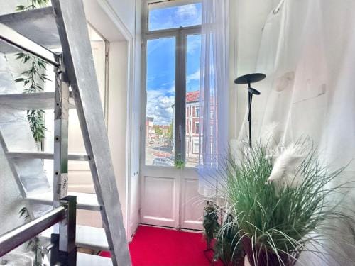 Espace nuit avec Balcon et lit Double en Mezzanine Hotel in Flanders