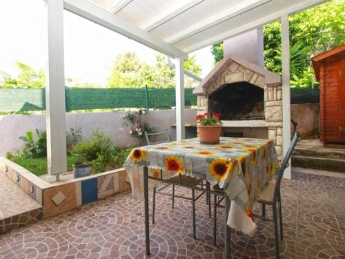 Cozy studio apartment with private outdoor space Hotel in Fažana