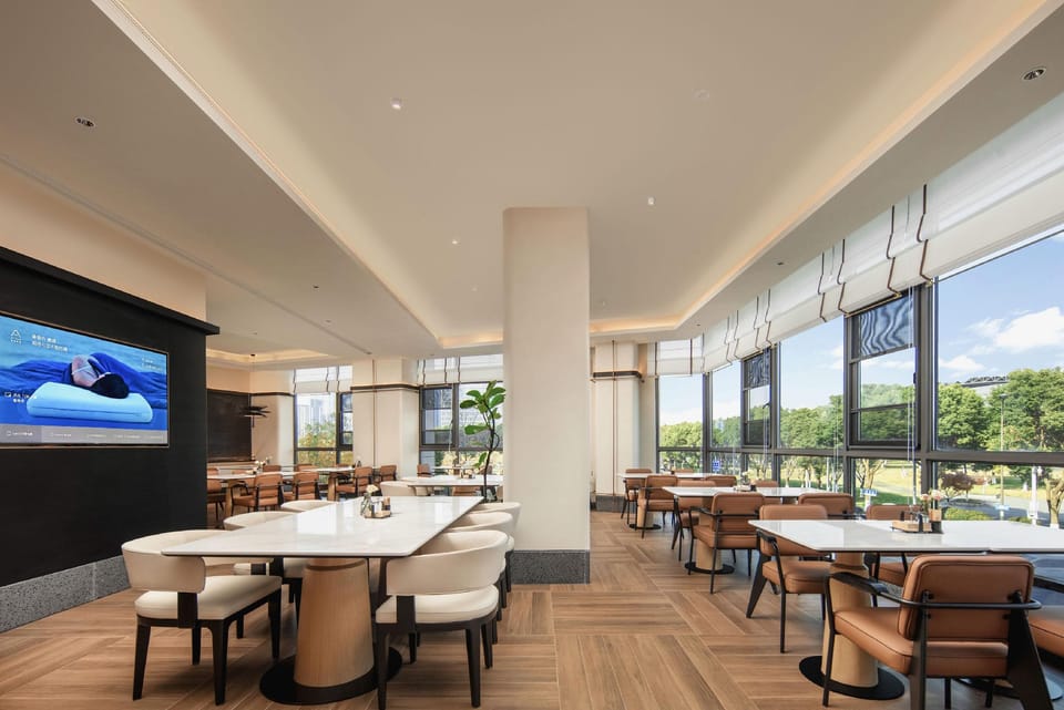 Atour Hotel Wuxi East Railway Station South Square Hotel in Suzhou