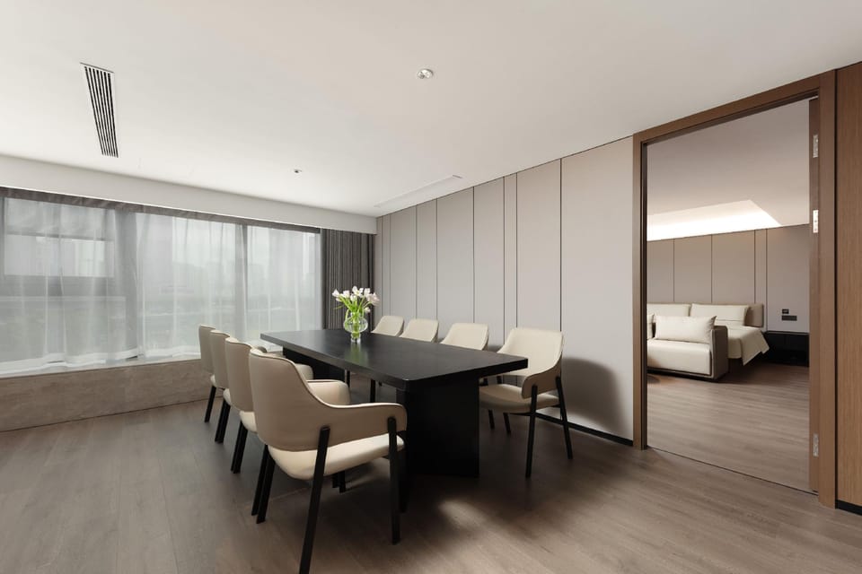 Atour Hotel Wuxi East Railway Station South Square Hotel in Suzhou