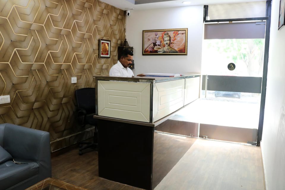 Vinayak Stay Sector 43 Hotel in Gurugram