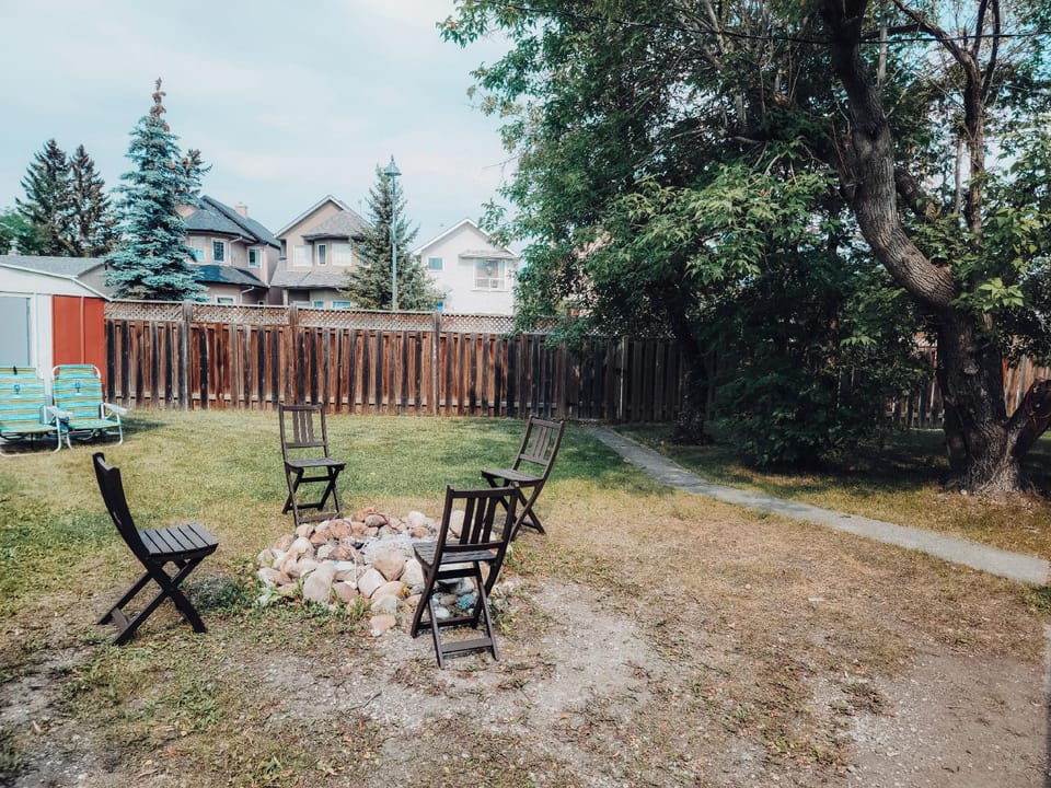 Family House with Httb Playgr BBQ Firept Hotel in Calgary