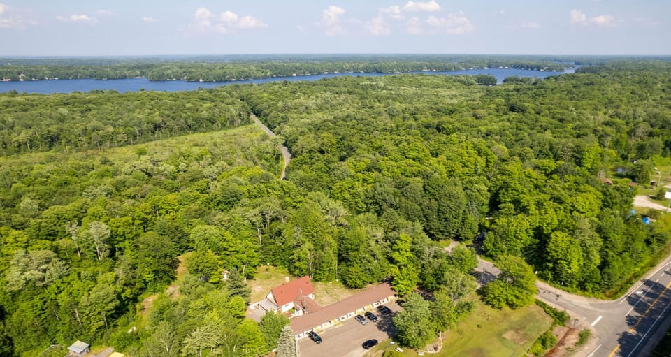 The Dudley Inn Hotel in Muskoka Lakes