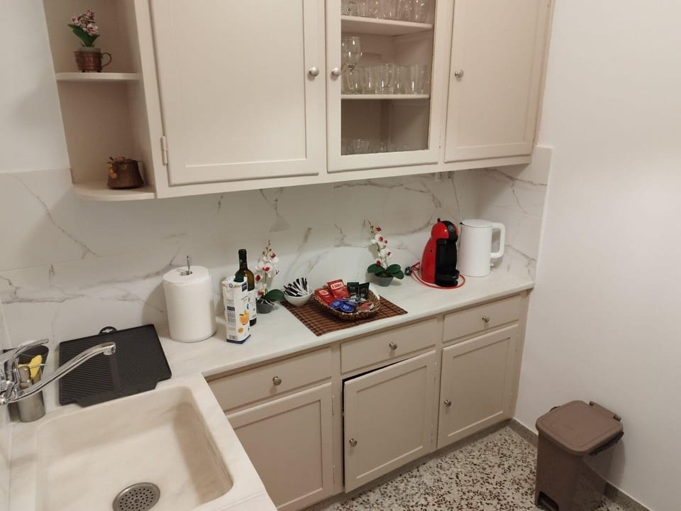 Zeus Apartment Hotel in Athens