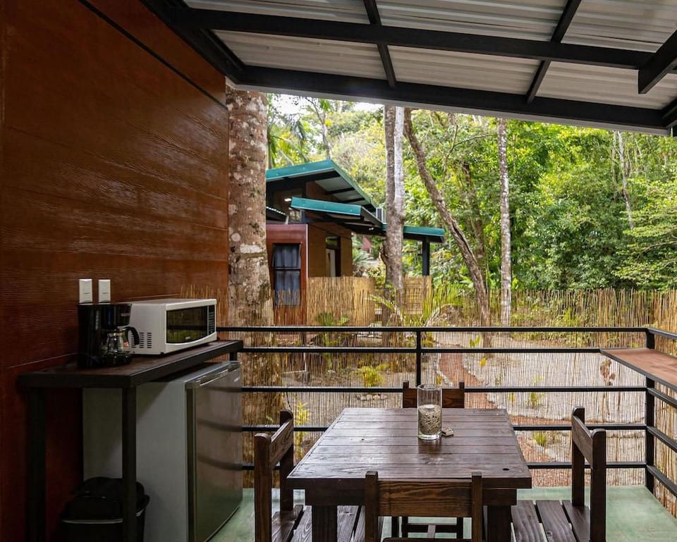 Riverside Bungalows Hotel in Quepos