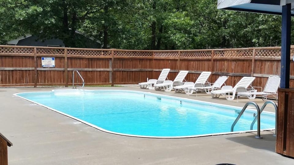Hickory Hollow Resort Hotel in Ozark Mountains