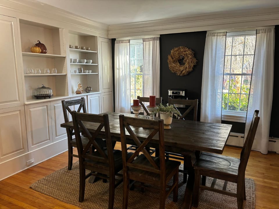 The Inn Crowd Bed and Breakfast Hotel in Massachusetts