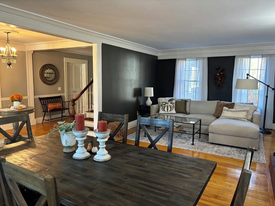 The Inn Crowd Bed and Breakfast Hotel in Massachusetts