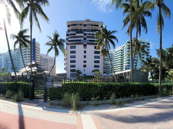 Bachelorette Paradise 3 Bedroom Oceanfront Apartment - 802 Hotel in Miami Beach