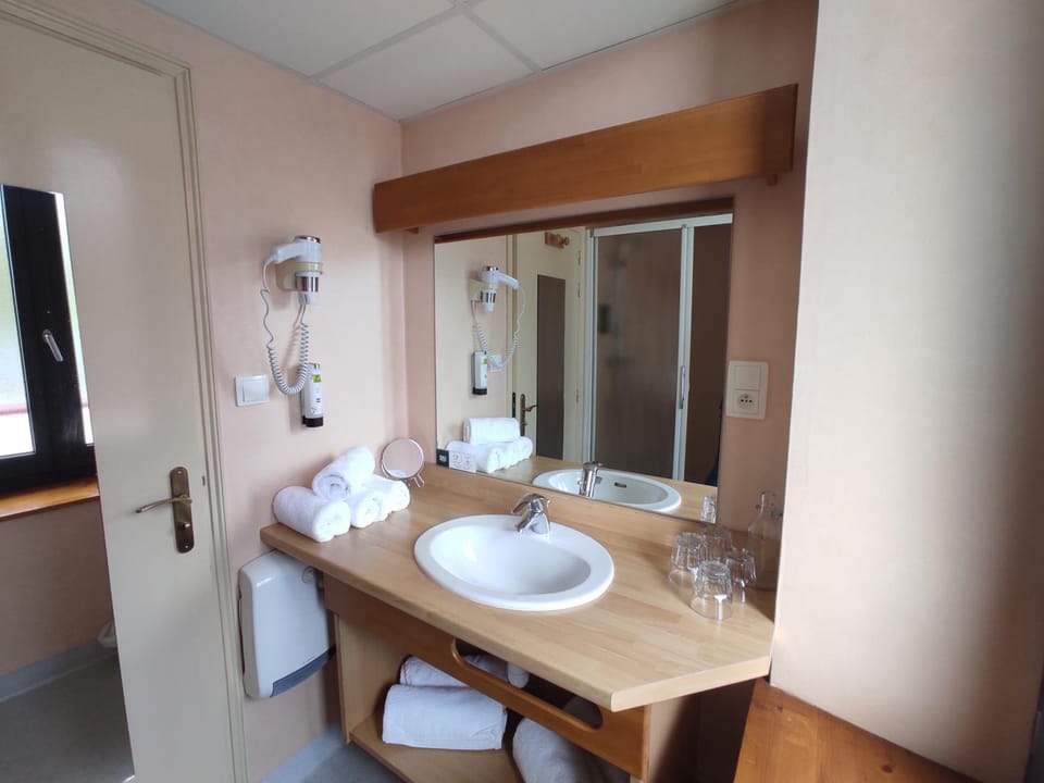 Hotel Restaurant La Clairiere Hotel in Auvergne-Rhône-Alpes