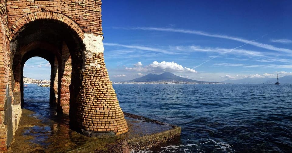 6 Small Rooms Hostel in Naples