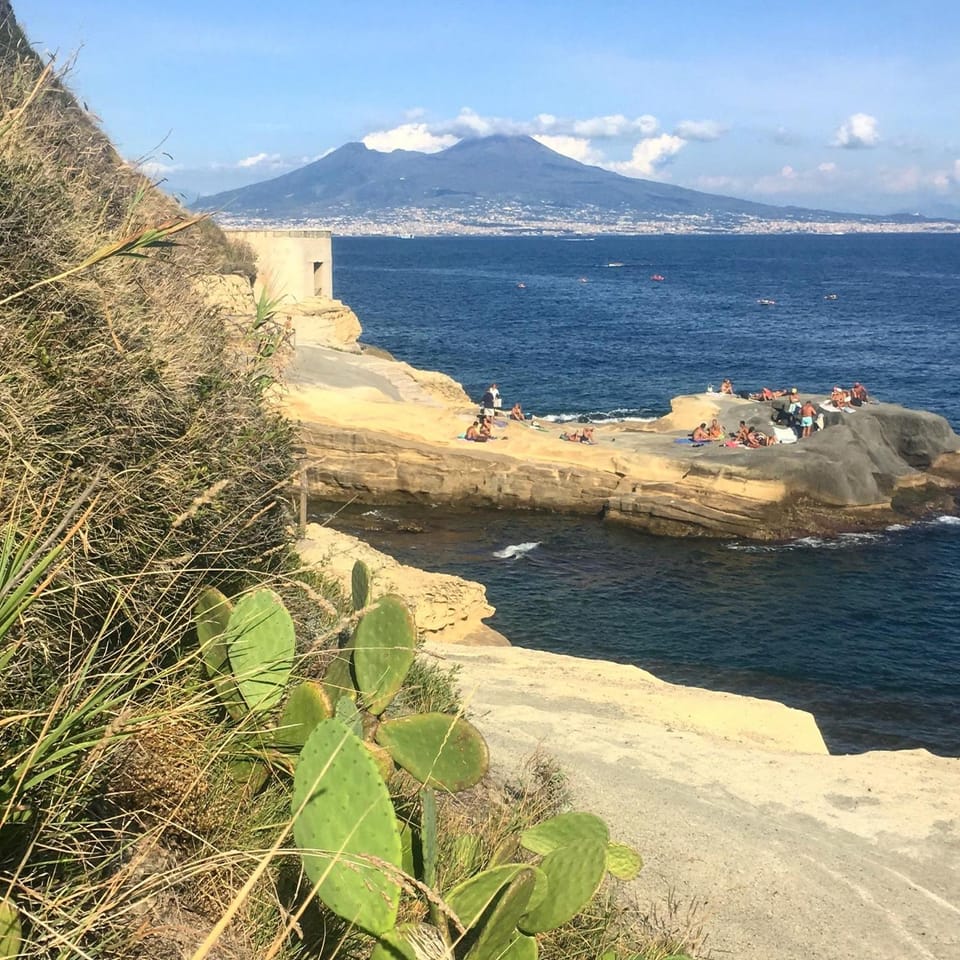6 Small Rooms Hostel in Naples