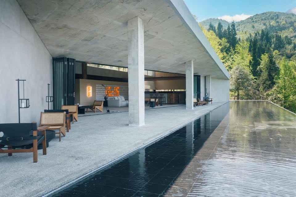 the  mountain route Hotel in Sichuan
