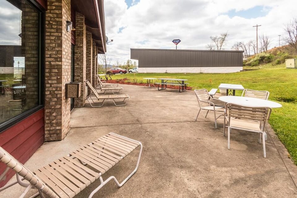 Quality Express Inn & Suites Hotel in Ohio