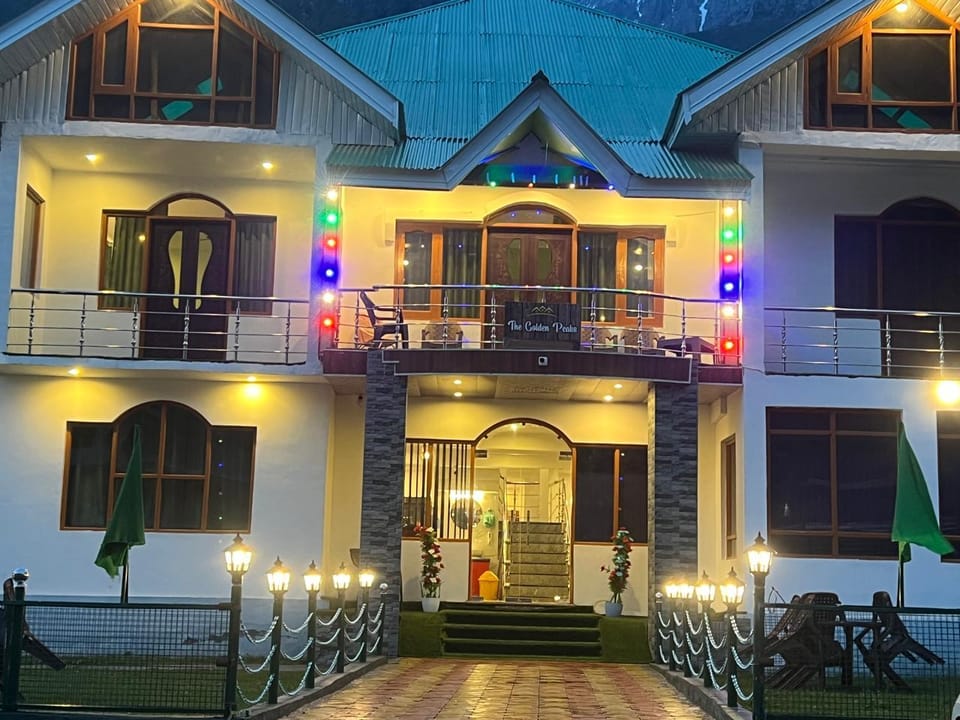 Hotel Golden Peak Sonamarg Hotel in India
